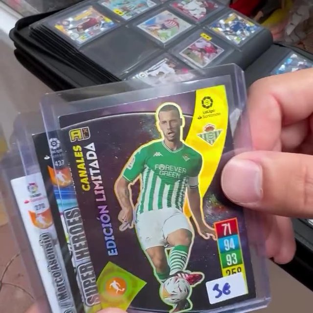 Cromos y cartas de fútbol de coleccionista