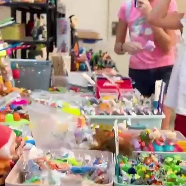 Público disfrutando de la feria Nostalgia Toys